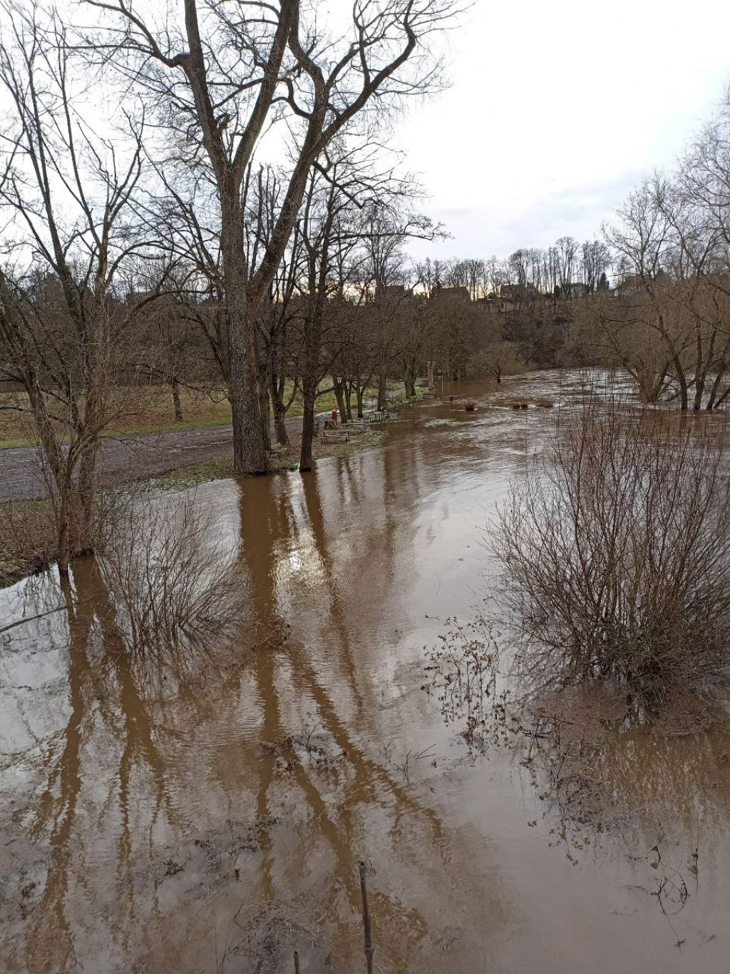 Jizera v Mnichově Hradišti 26. prosince 2023 v 11 hodin
