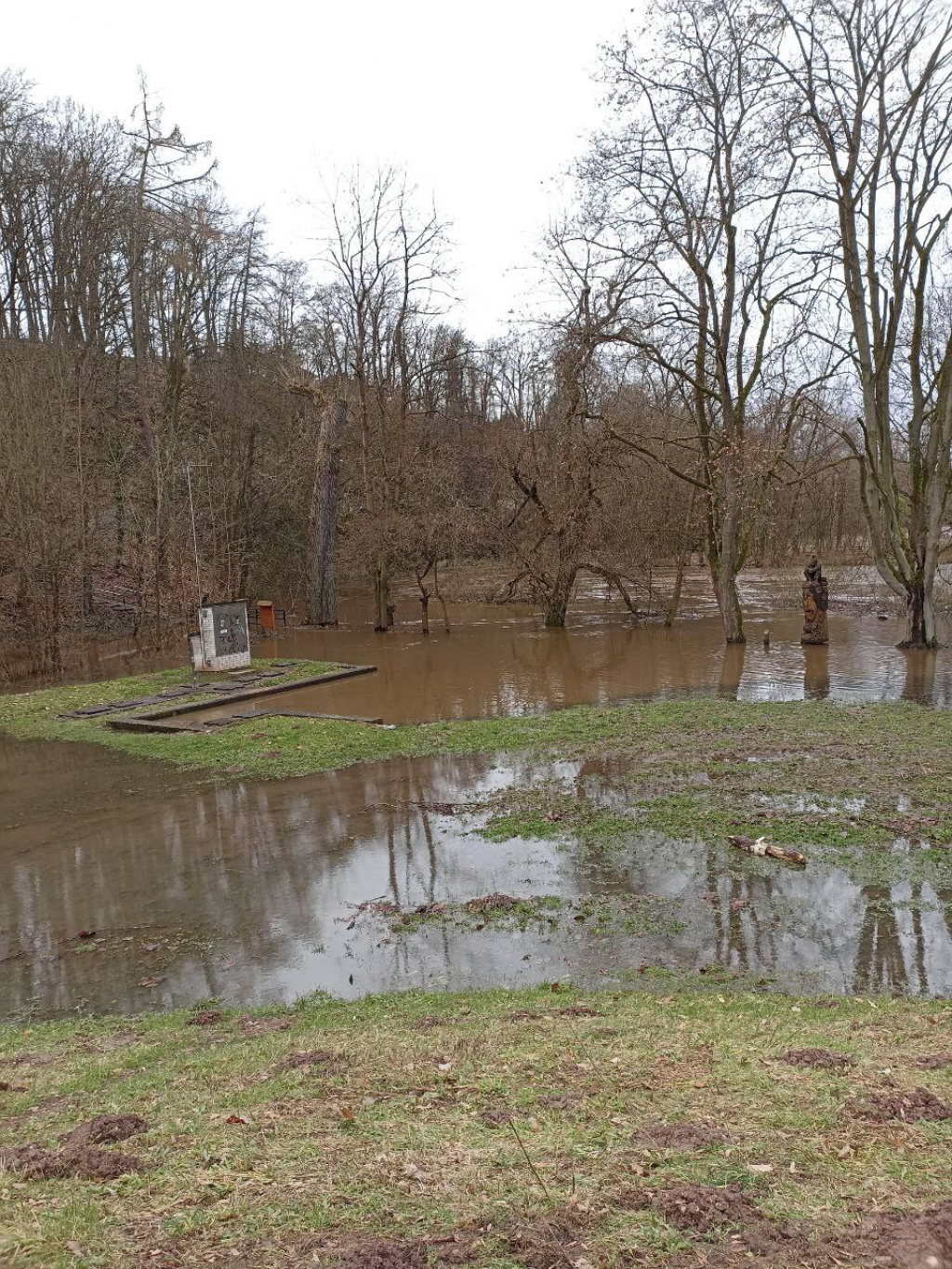 Jizera v Mnichově Hradišti 26. prosince 2023 v 11 hodin