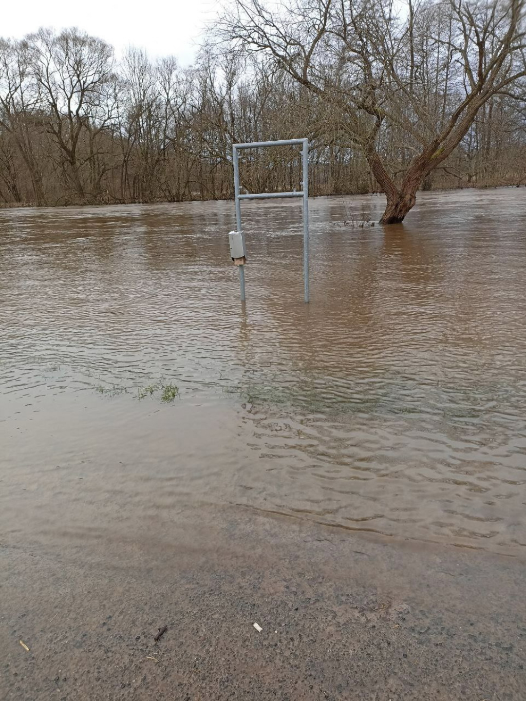 Jizera v Mnichově Hradišti 26. prosince 2023 v 11 hodin