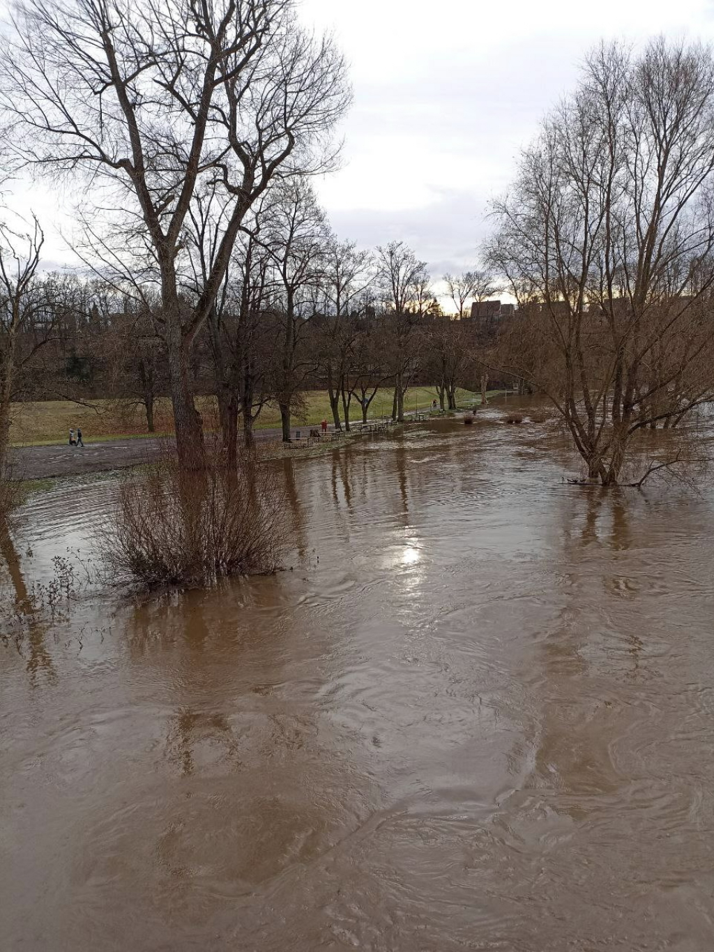 Jizera v Mnichově Hradišti 26. prosince 2023 v 11 hodin