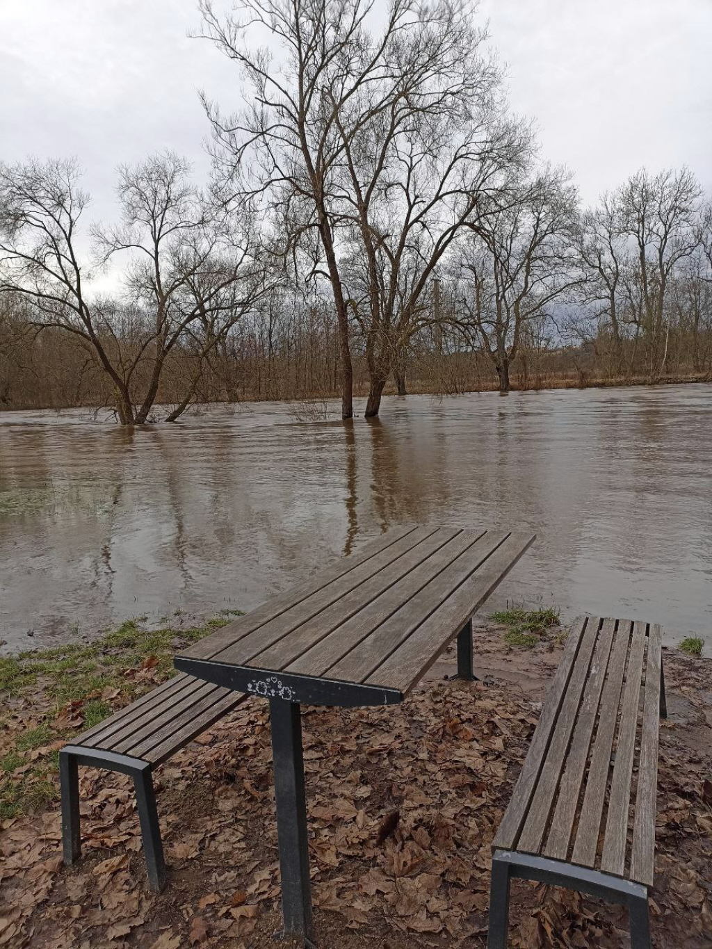 Jizera v Mnichově Hradišti 26. prosince 2023 v 11 hodin