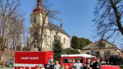 Dobrovolní hasiči v Bosni mají nový přívěsný vozík, poslouží hlavně dětem na hasičských soutěžích. Foto: SDH Boseň