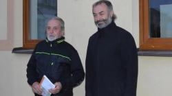 Po křtu zazpívaly spojené sbory Stojmír a Bendl před rodným domem Eduarda Doškáře jeho písně a následovalo odhalení pamětní desky. Foto: Zdeněk Plešinger Po křtu zazpívaly spojené sbory Stojmír a Bendl před rodným domem Eduarda Doškáře jeho písně a následovalo odhalení pamětní desky. Foto: Zdeněk Plešinger