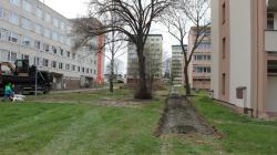 Na sídlišti Jaselská bude během jara dokončena úprava další část vnitrobloku. Foto: Petr Novák, 2. dubna 2022 Na sídlišti Jaselská bude během jara dokončena úprava další část vnitrobloku. Foto: Petr Novák, 2. dubna 2022