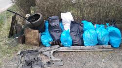 Na Sychrově nasbírali 300 kg odpadu, z toho odhadem 20 kg k recyklaci. Foto: osadní výbor