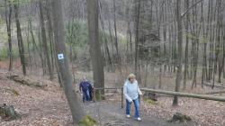 Jako každý rok vyrazila skupina obyvatel Vlčího Pole navštívit pohádkové místo, kde ze země vyvěrá pramen zvaný Hraběnčina studánka. Foto: Zdeněk Plešinger