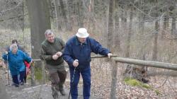 Jako každý rok vyrazila skupina obyvatel Vlčího Pole navštívit pohádkové místo, kde ze země vyvěrá pramen zvaný Hraběnčina studánka. Foto: Zdeněk Plešinger