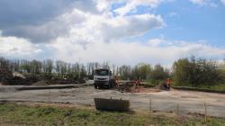 Přestavba křižovatky u KM Prona vstoupila do druhé etapy. Foto: Petr Novák, 19. dubna 2022 Přestavba křižovatky u KM Prona vstoupila do druhé etapy. Foto: Petr Novák, 19. dubna 2022