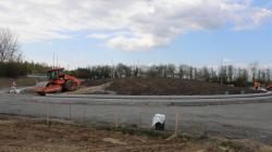 Rekonstrukce křižovatky u dálnice jde podle plánu. Foto: Petr Novák, 28. dubna 2022