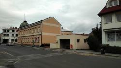 Zastávka Mnichovo Hradiště, zdravotní středisko bude od 1. března minulostí. Foto: Petr Novák
