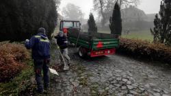 Dobrovolní hasiči v Bosni pořádali podzimní úklid spadaného listí na návsi. Foto: SDH Boseň