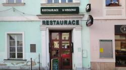 Restaurace a hotel U Hroznu ke konci roku končí. Budova nabídne dočasné krizové přístřeší a za pár let by měla sloužit jako muzeum. Foto: Petr Novák, 1. prosince 2022