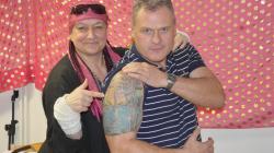 Kaskadér Rudolf Bok a zpěvák Vojtěch Šmíd v Dolním Bousově. Foto: Zdeněk Plešinger