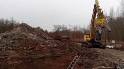 Rozebírání mostu na Klášter pokračuje, zároveň již začíná betonování základů pro novou konstrukci. Foto: město Mnichovo Hradiště