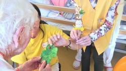 Dobrovolníci vyrazili s velikonoční nadílkou na oddělení následné péče. Foto: Klaudiánova nemocnice