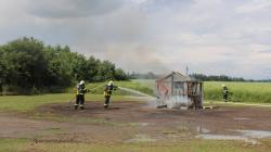 Ukázka hašení požáru „školy“. Foto: Petr Novák