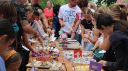 Po porotě měli možnost ochutnat a ohodnotit sladkosti také návštěvníci. Foto: Petr Novák