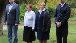 V parku u nádraží uctili výročí republiky například baráčníci a hasiči. Foto: Petr Novák