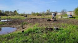 Sázení keřů v Kněžmostu. Foto: ČSOP Klenice