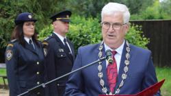 „Myšlenky, ideologie a náboženství nevítězí jeden nad druhým zbraněmi. Historie to mnohokrát ukázala a ukáže to zase,“ připomněl mimo jiné ve svém projevu starosta města Jiří Plíhal. Foto: Petr Novák