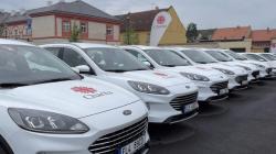 Slavnostní uvedení do provozu automobilů v Litoměřicích. Foto: Diecézní charita Litoměřice