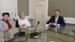 Účastníky exkurze zde přivítal senátor Ondřej Lochman​ v Zeleném salonku. Foto: Petr Novák