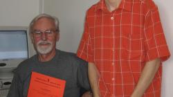 Ukončení jedné série počítačového kurzu a předání diplomu, červen 2009. Foto: archiv Spokojeného domova