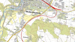 Trasa Bezděčínské spojky a budoucí silnice II/610 (modře). Foto: Správa železnic