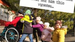 Chcete se přidat to týmu dobrovolných asistentů? Získat zkušenosti s prací s handicapovanými a zároveň s nimi zažít spoustu nezapomenutelných zážitků? Kontaktujte Kateřinu Maxovou na telefonu 731 964 784 nebo e-mailu katka.maxova@dmopobyty.cz