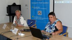 Často také veřejně vystupuje na různorodých akcích. Vlevo kamarádka Helena Šádková. Foto: archiv Kateřiny Maxové