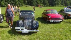 Setkání závodních oldtimer vozů u Suhrovických rybníků. Foto: Radek Žďánský