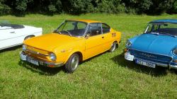 Setkání závodních oldtimer vozů u Suhrovických rybníků. Foto: Radek Žďánský