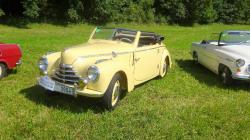 Setkání závodních oldtimer vozů u Suhrovických rybníků. Foto: Radek Žďánský