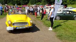 Setkání závodních oldtimer vozů u Suhrovických rybníků. Foto: Radek Žďánský