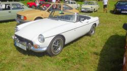 Setkání závodních oldtimer vozů u Suhrovických rybníků. Foto: Radek Žďánský