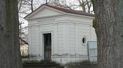 Obrázek 13: Hrobka Josefa Tieftrunka v Bělé pod Bezdězem. Foto I-NOVINY.cz