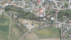 V Bakově bude do půlky října omezen průjezd Pražskou ulicí. Provoz budou řídit semafory. Zdroj: JAZNAK