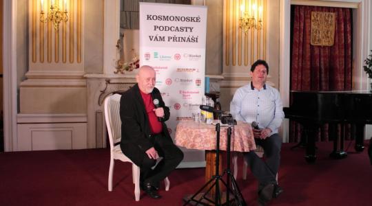S moderátorem Pavlem Petrem si Ota Jirák povídal o mnoha zajímavých tématech. Foto: Petr Novák