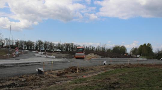 Rekonstrukce křižovatky u dálnice jde podle plánu. Foto: Petr Novák, 28. dubna 2022