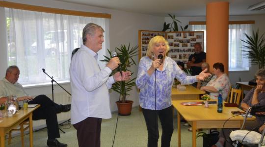 Marie Hanzelková a Jiří Škvára zazpívali v Dolním Bousově. Foto: Zdeněk Plešinger