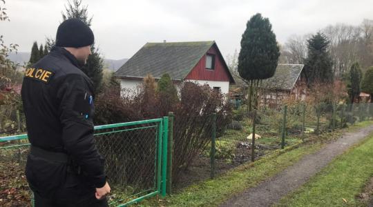 Policisté z Mnichova Hradiště se zaměřují na kontrolu rekreačních objektů v okolí. Foto: Policie ČR