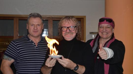 Kaskadér Rudolf Bok a zpěvák Vojtěch Šmíd v Dolním Bousově. Foto: Zdeněk Plešinger