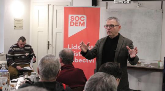Lubomír Zaorálek na besedě v Mnichově Hradišti. Foto: Petr Novák