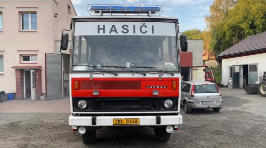 Obec Klášter Hradiště nad Jizerou nabízí k prodeji hasičský vůz. Foto: obec