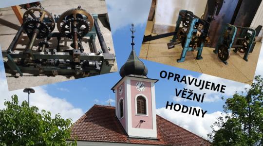 Hodiny na kněžmostské radniční věži se zastavily. Obec je opravuje. Foto: obec Kněžmost