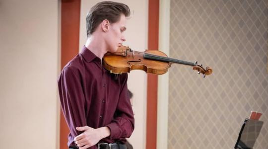 Rok na 4 doby uvádí: Houslový koncert Jana Nováka a České sinfonietty