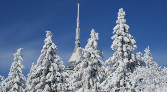 Tradice pokračuje. Nadšenci opět vystoupají na Nový rok na vrchol Ještědu. Ilustrační foto: fotobanka pixabay.com