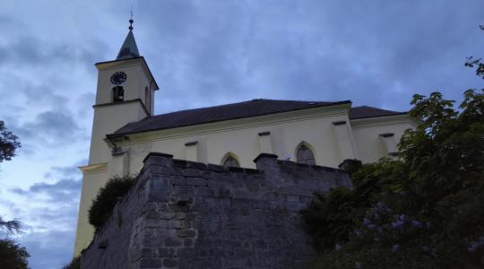 Kostel sv. Filipa a Jakuba ve Všeni. Foto: Petr Novák