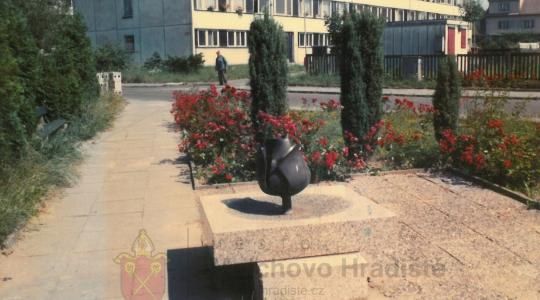 Lidická růže v roce 1991. Foto: město Mnichovo Hradiště, kronika technických služeb