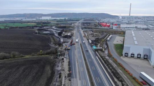 Vloni započatá přestavba mimoúrovňové křižovatky Kosmonosy na dálnici D10 bude pokračovat i letos. Foto: ŘSD